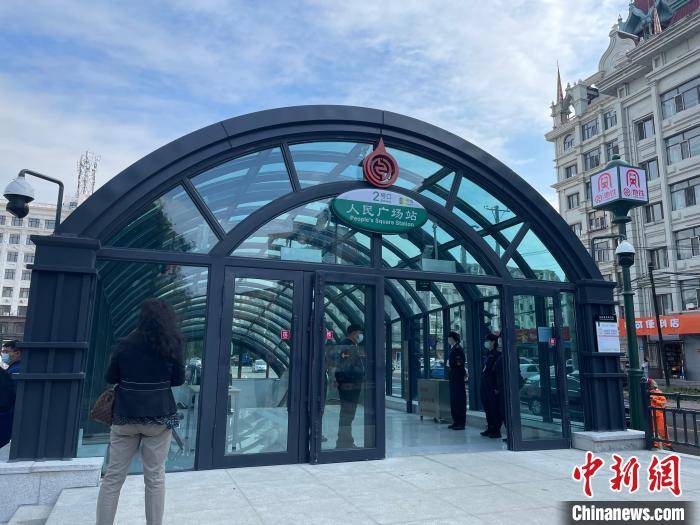 哈尔滨地铁2号线一期投入载客试运营. 孙汉仑 摄