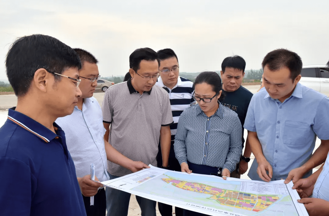 荆州区委书记万玲玲调研大学城项目规划情况
