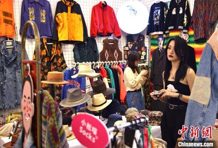 齐聚|南京街头创意艺术家齐聚景枫秀作品