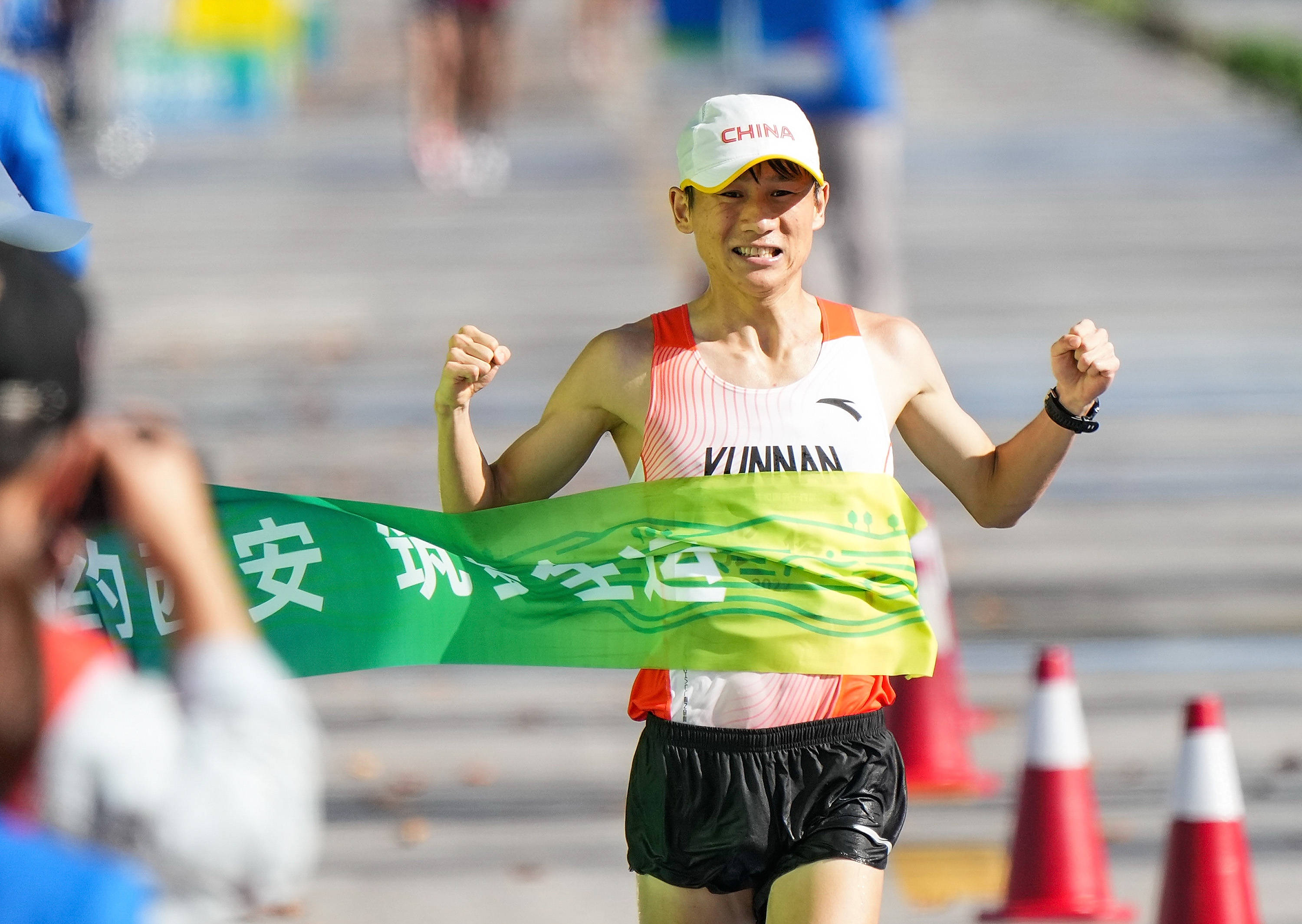 田径——张俊获男子20公里竞走冠军