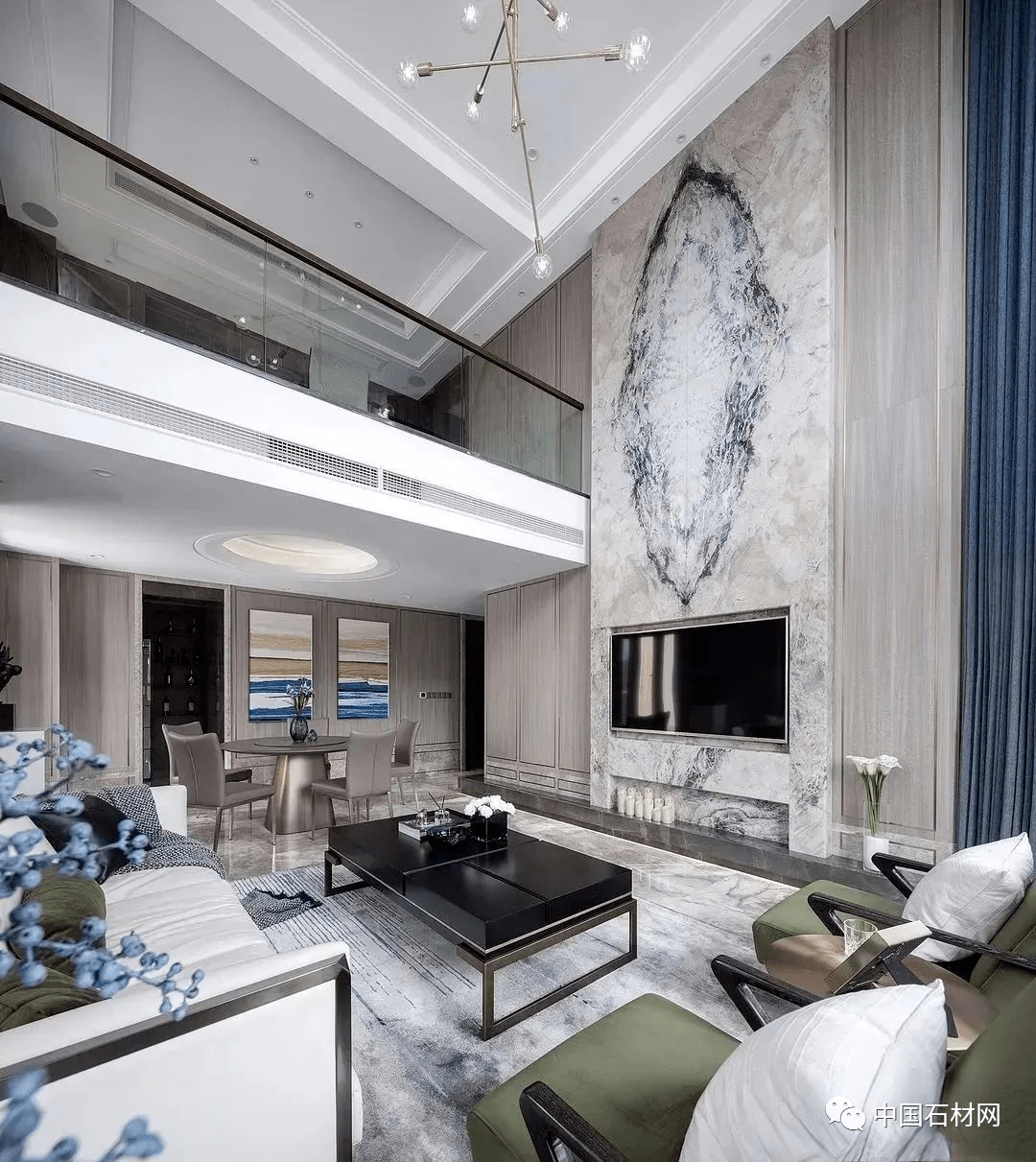 大理石挑高背景墙,中空客厅设计的必要元素
