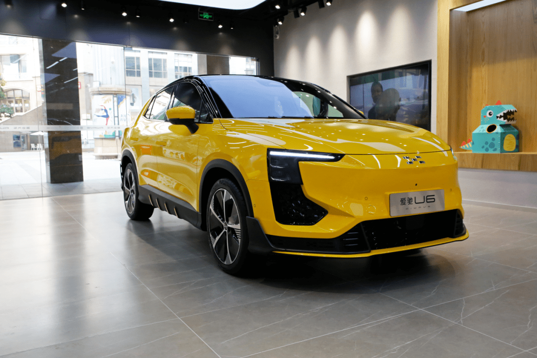 个性是它的最显著标签? 爱驰u6到店实拍