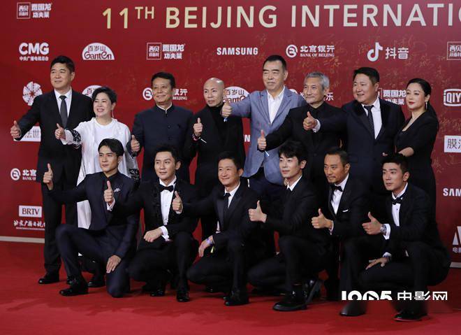 北影|陈凯歌吴京携《长津湖》主创 亮相北影节开幕红毯