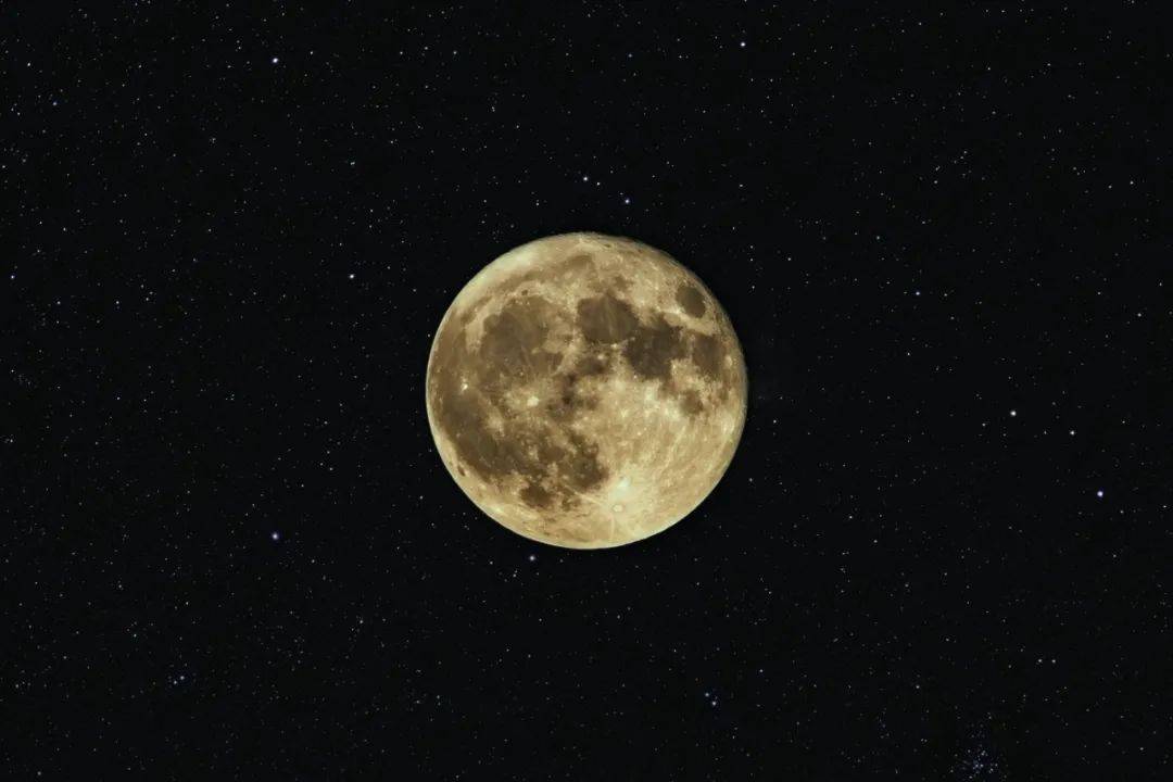are|用一部电影的时间，观赏心里最美的“月亮”