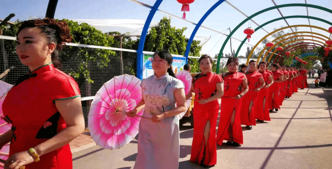 青铜峡市农民丰收节暨大青葡萄节开幕