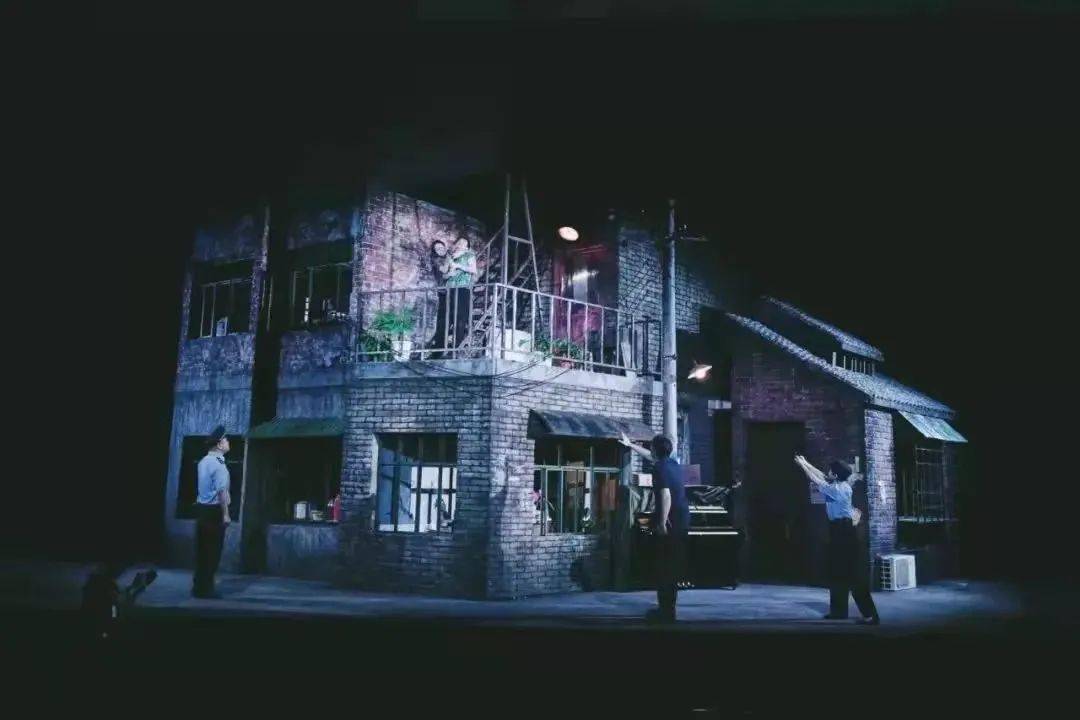 悬疑剧《深渊》 | 值得n刷的高分悬疑剧,360°沉浸舞台震撼来袭!_剧场