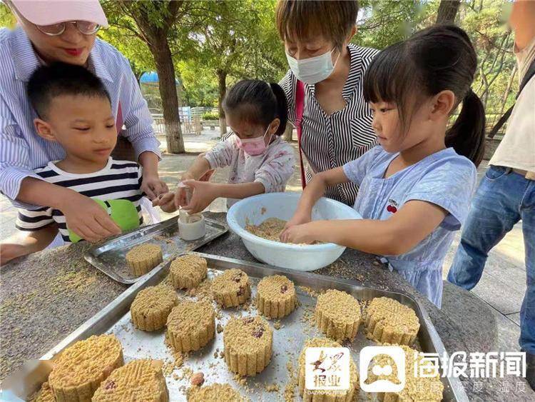 好热闹！中秋节烟台南山公园动物们也吃上了团圆月饼