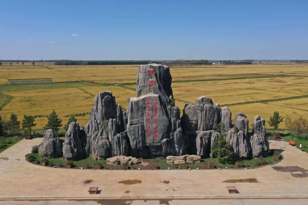 绥滨县位于黑松两江交汇的三角洲地带,面积3344平方公里,县属耕地面积