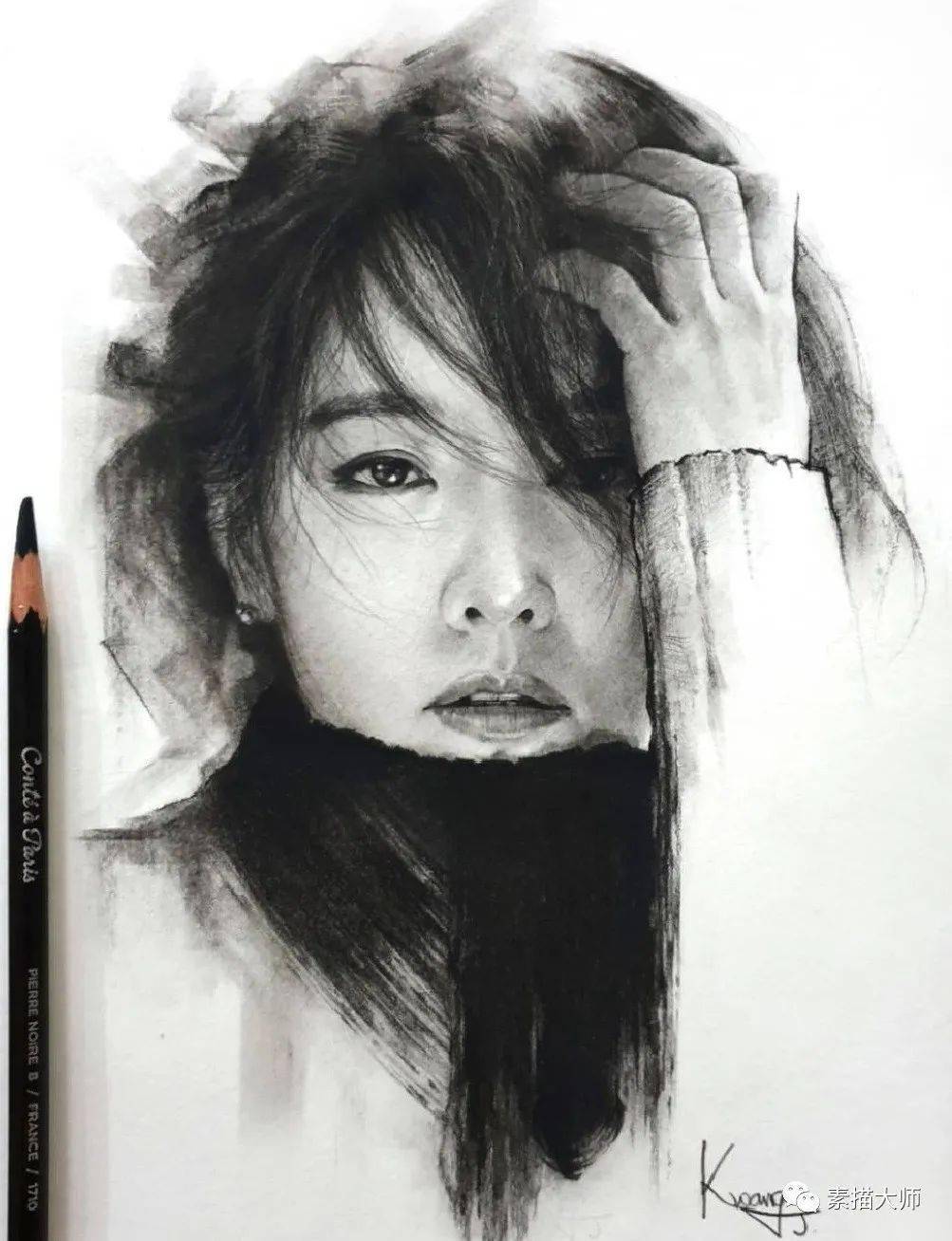 这铅笔素描画,也太精彩了,尤其是发丝!