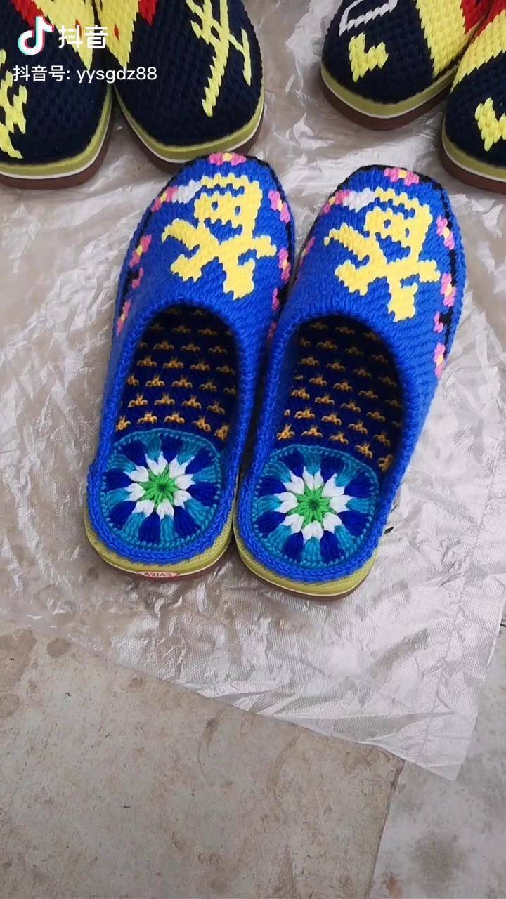 4双已完成手工勾鞋