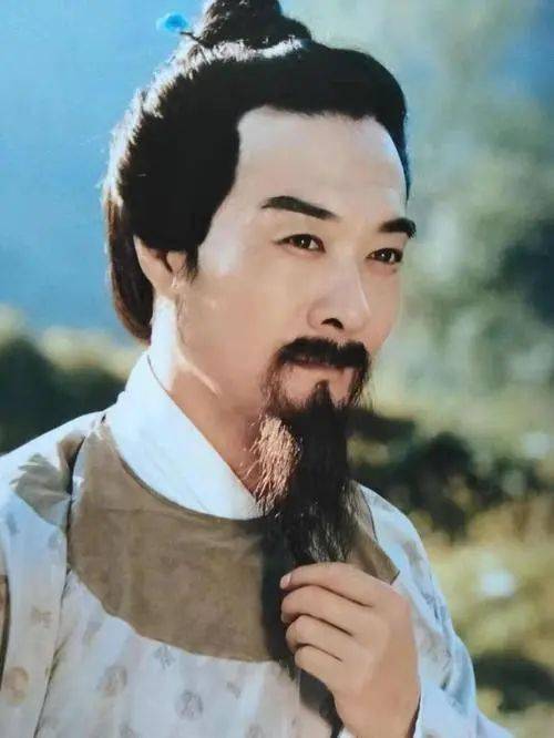"这士隐正痴想,忽见隔壁葫芦庙内寄居的一个穷儒——姓贾名化,字表时
