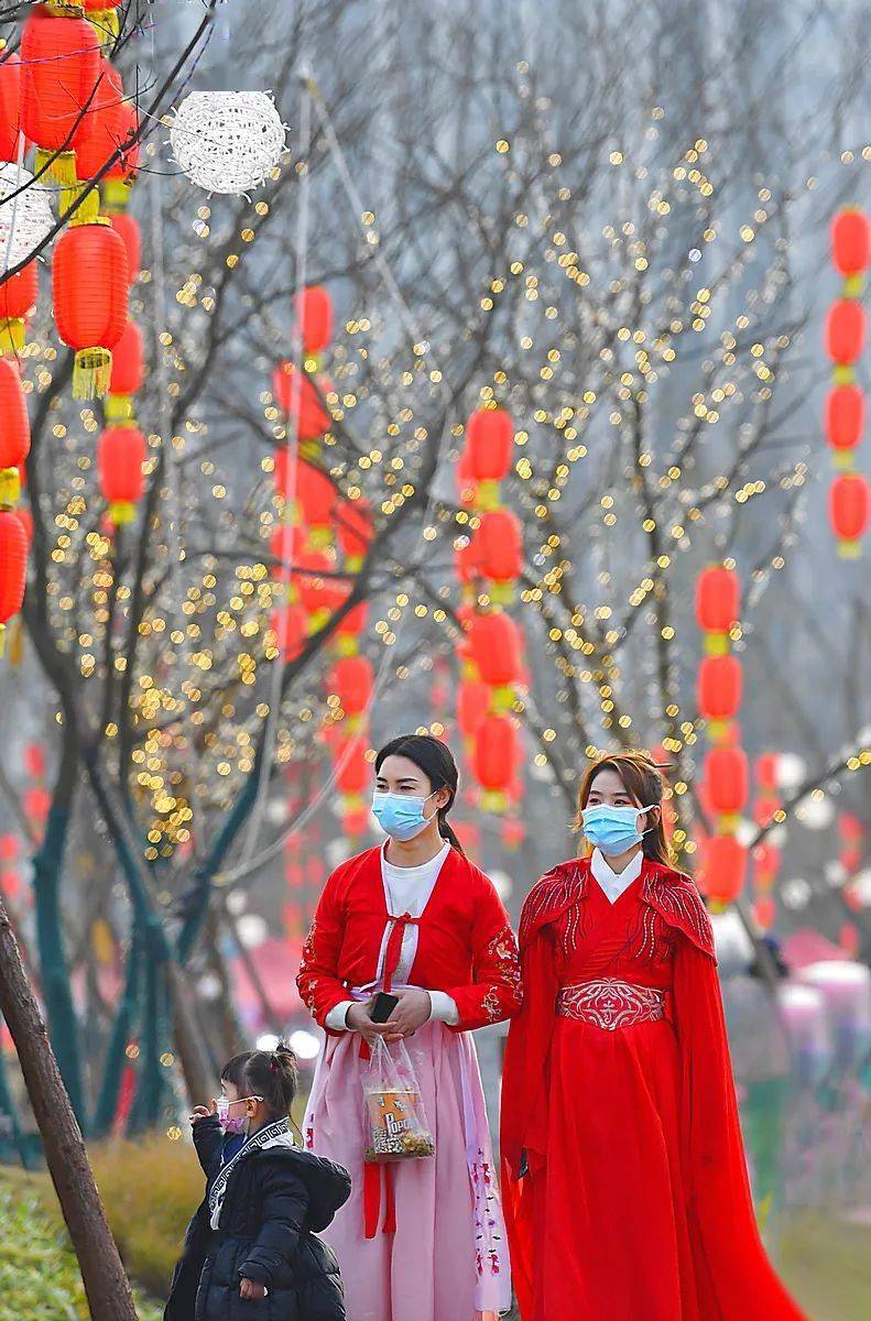 国庆|300余万株百合、1200亩花田、盛大花车巡游······成都花海游玩攻略来啦！