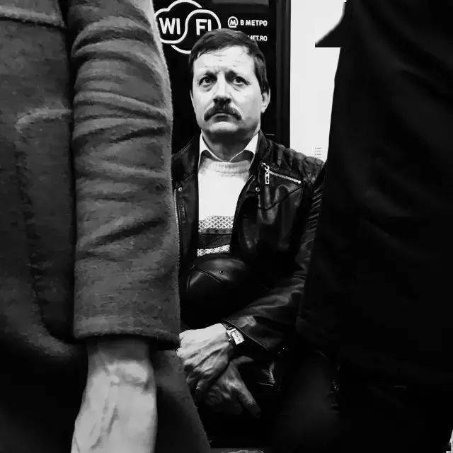 摄影给平常的事物赋予一种不平常的气氛，摄影同样如此！