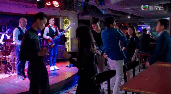 方摸|牺牲大!53岁马德钟这一幕,被网民大赞猥琐