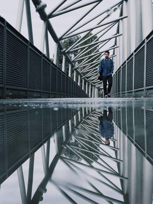 摄影给平常的事物赋予一种不平常的气氛，摄影同样如此！