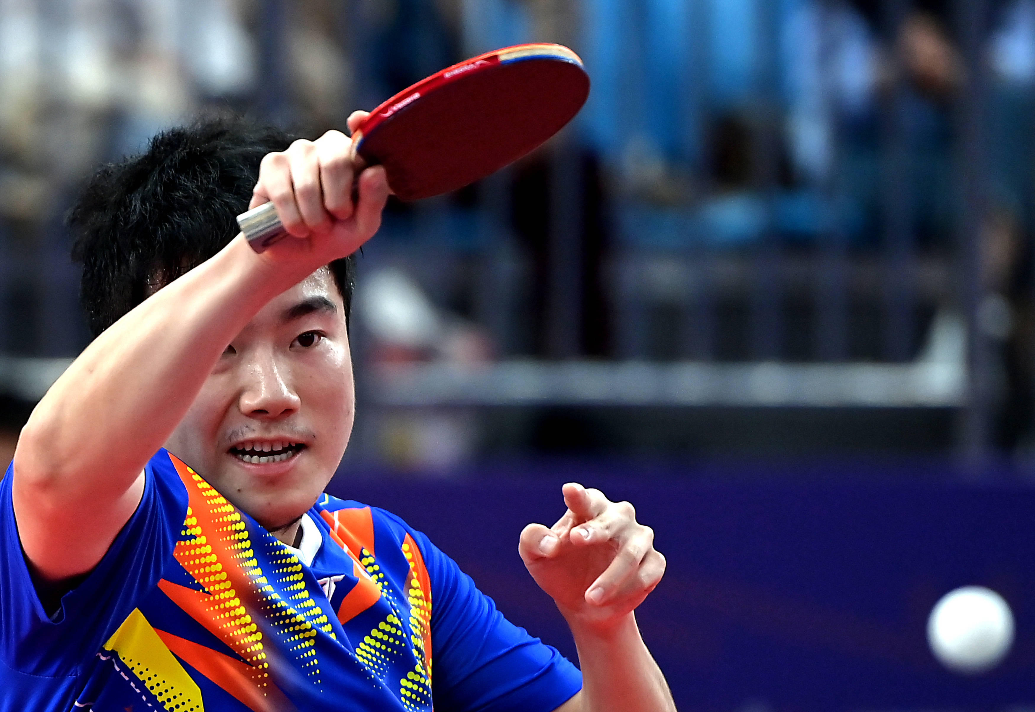 当日,在陕西延安进行的第十四届全运会乒乓球项目男子单打1/8决赛中