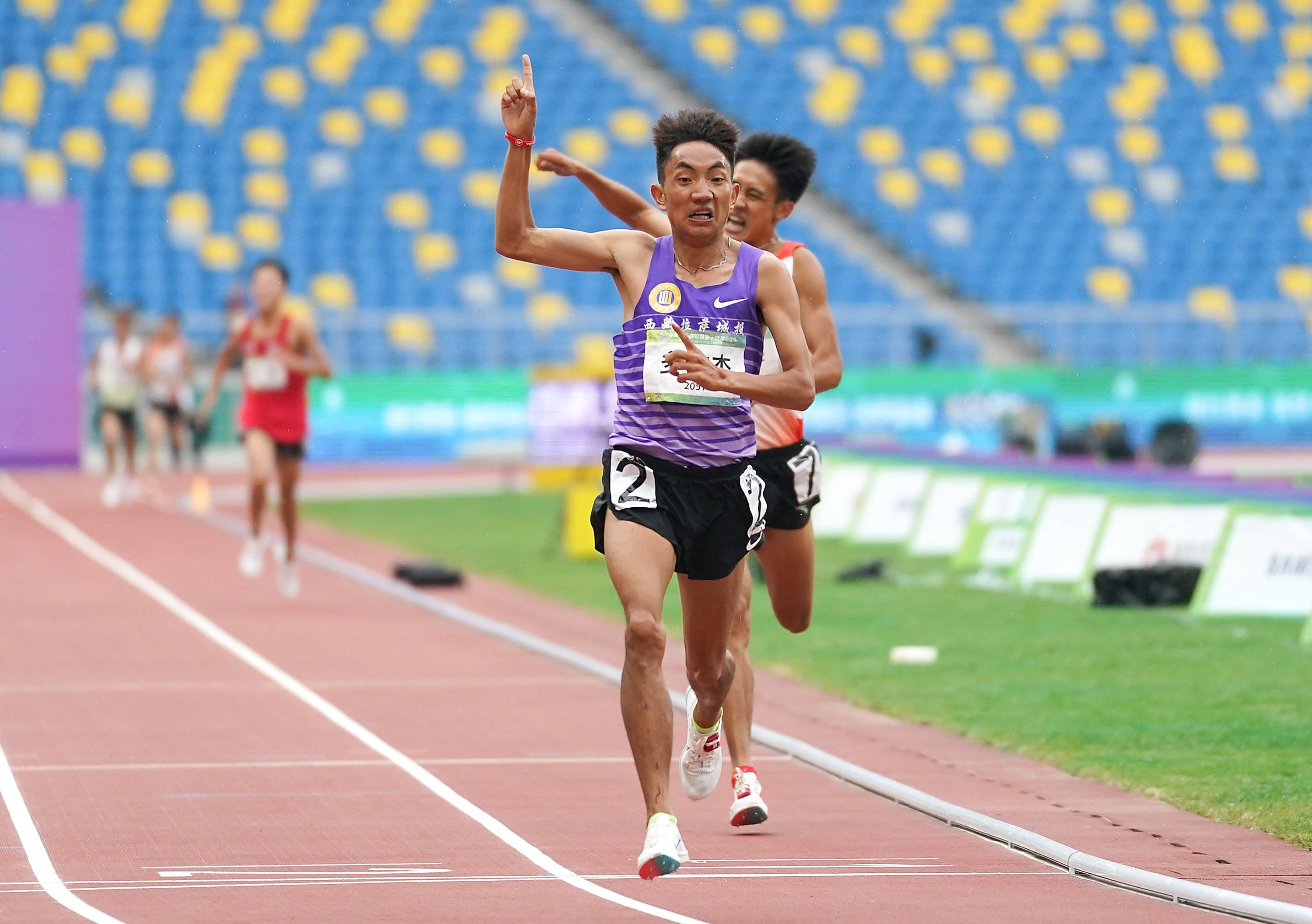 田径男子5000米决赛赛况