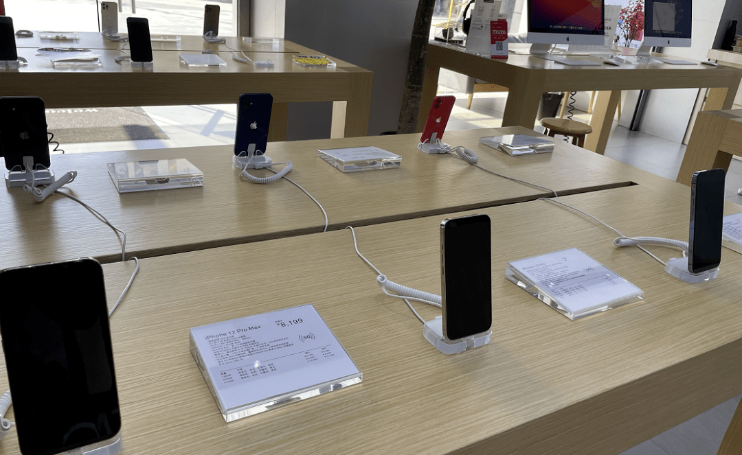 苹果|iPhone 13正式发售，华强北有现货，顶配需加价3000，mini却破发了……