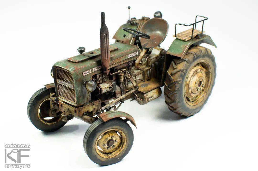 ursus c 330 拖拉机(纸做的)