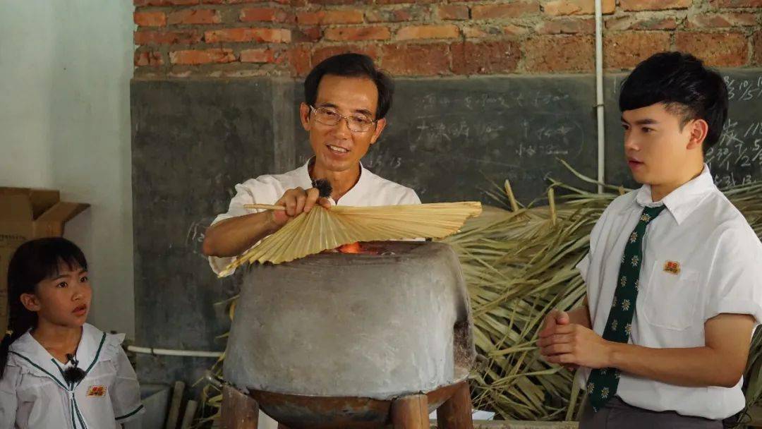 非遗少年行明晚热播让我们走进葵扇之乡感受夏日清凉