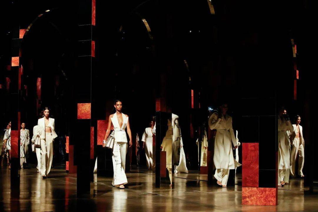 公众 “欲望都市”-FENDI（芬迪）2022春夏系列发布！