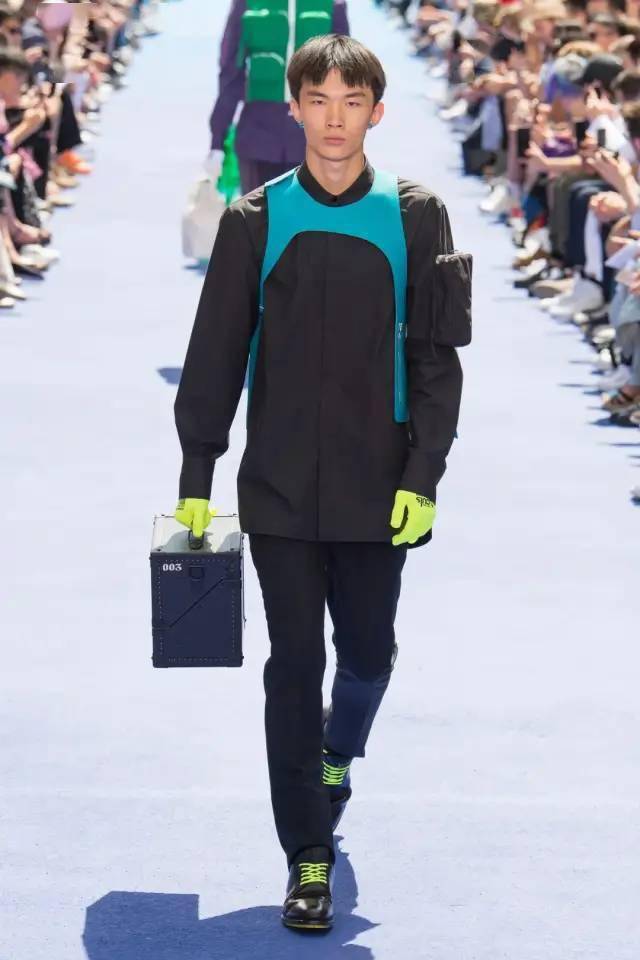 设计 同为老花和Logo设计，Louis Vuitton凭什么是年轻人中的「神」级品牌？