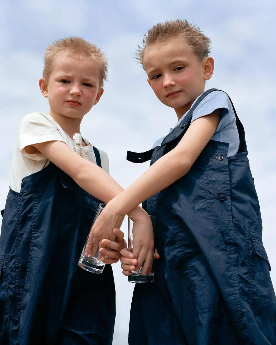 江南布衣 令人迷惑！江南布衣童装“欢迎来到地狱”设计引众怒！暗黑图案，怪异标语，网友：这给你家小孩穿你乐意？！