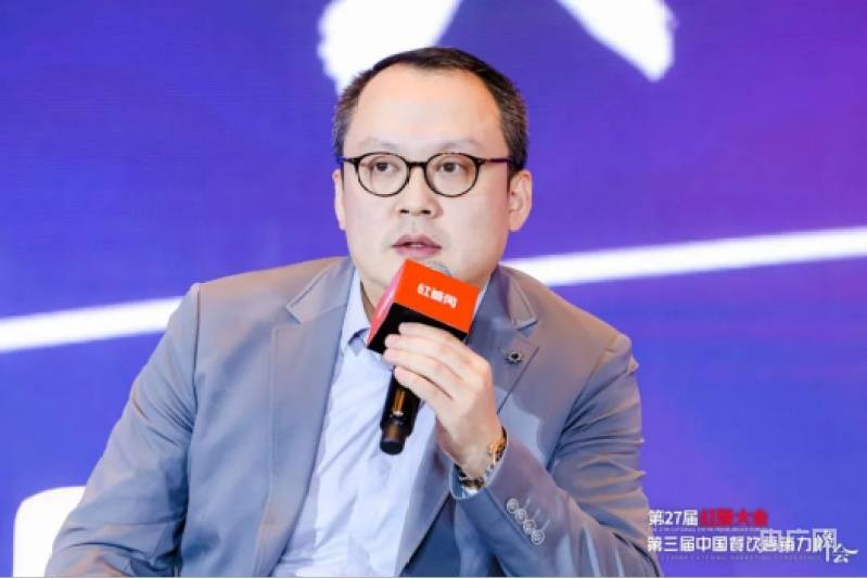央广网发)主要是做下沉市场的朱骏则表示,新时沏以前也会去学喜茶,学