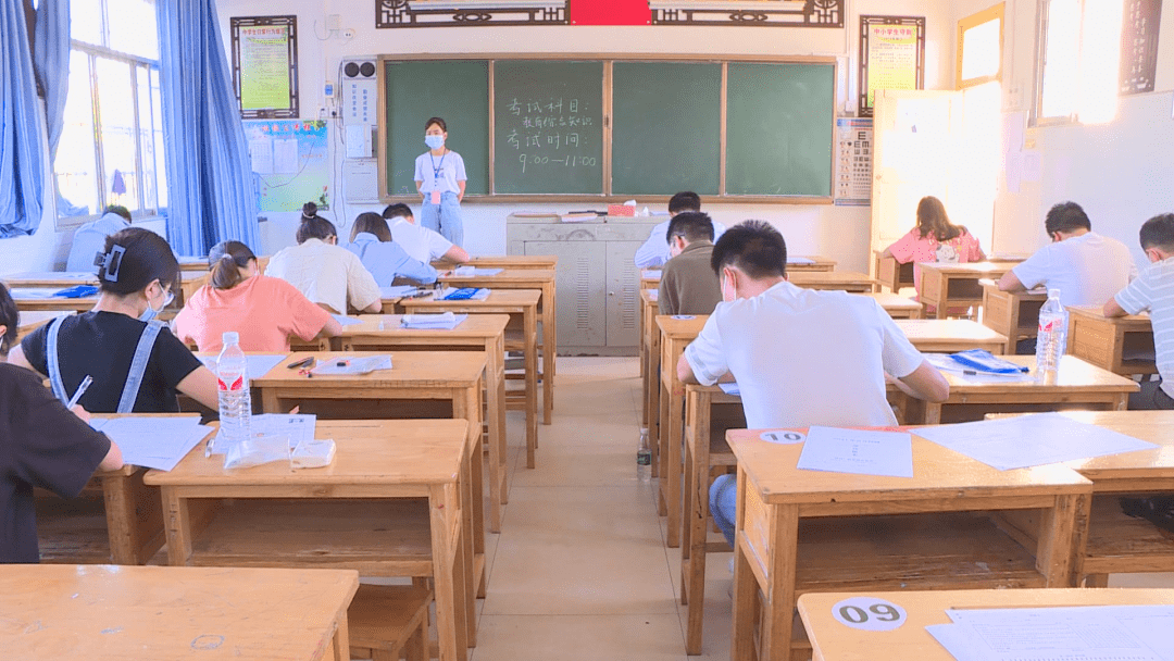 县领导到事业单位公开招聘笔试考点现场巡考