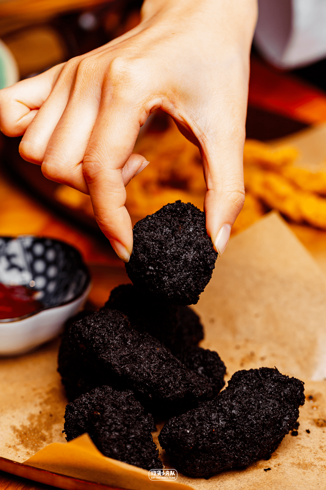 炸爆汁黑金鸡块 ·颗粒分明的米饭糅合了牛肉与黑椒的口感,一边