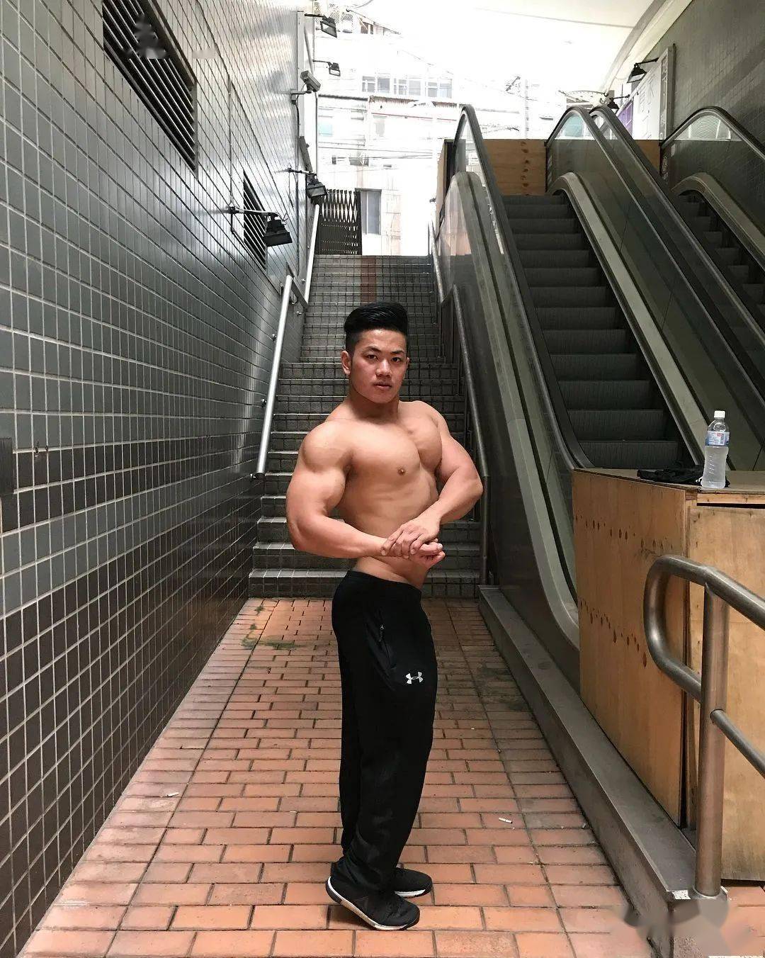 肉壮型肌肉男,你会给多少分!!_好身材