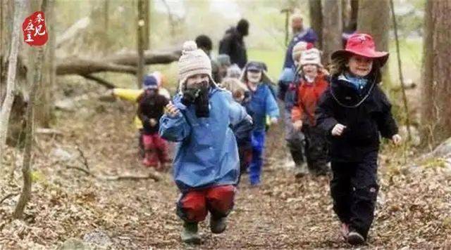 因为|每次送娃上学感觉自己像个人贩子？上学就哭的娃可以不上幼儿园吗？