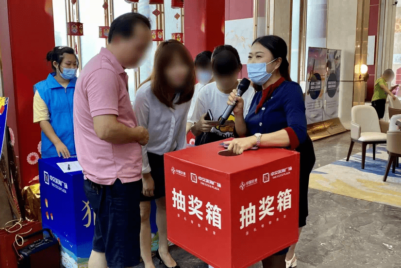 超大型户外多米诺骨牌来袭国庆就该来这儿玩