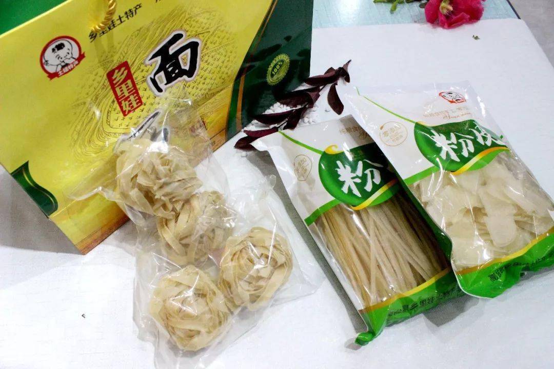 速围观~灵秀高台特色馆价格实惠品类繁多,来来来,要买特产的都看过来