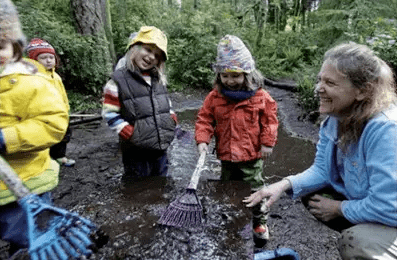 因为|每次送娃上学感觉自己像个人贩子？上学就哭的娃可以不上幼儿园吗？