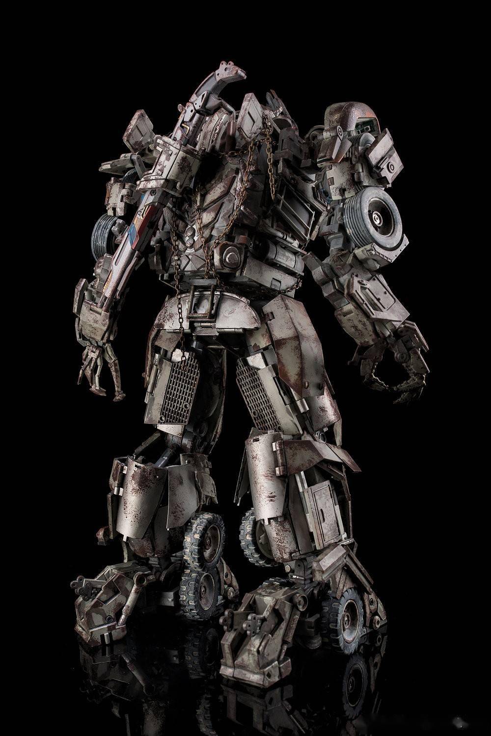 国内厂商att推出可变形雕像级变3油罐威震天售价1299元