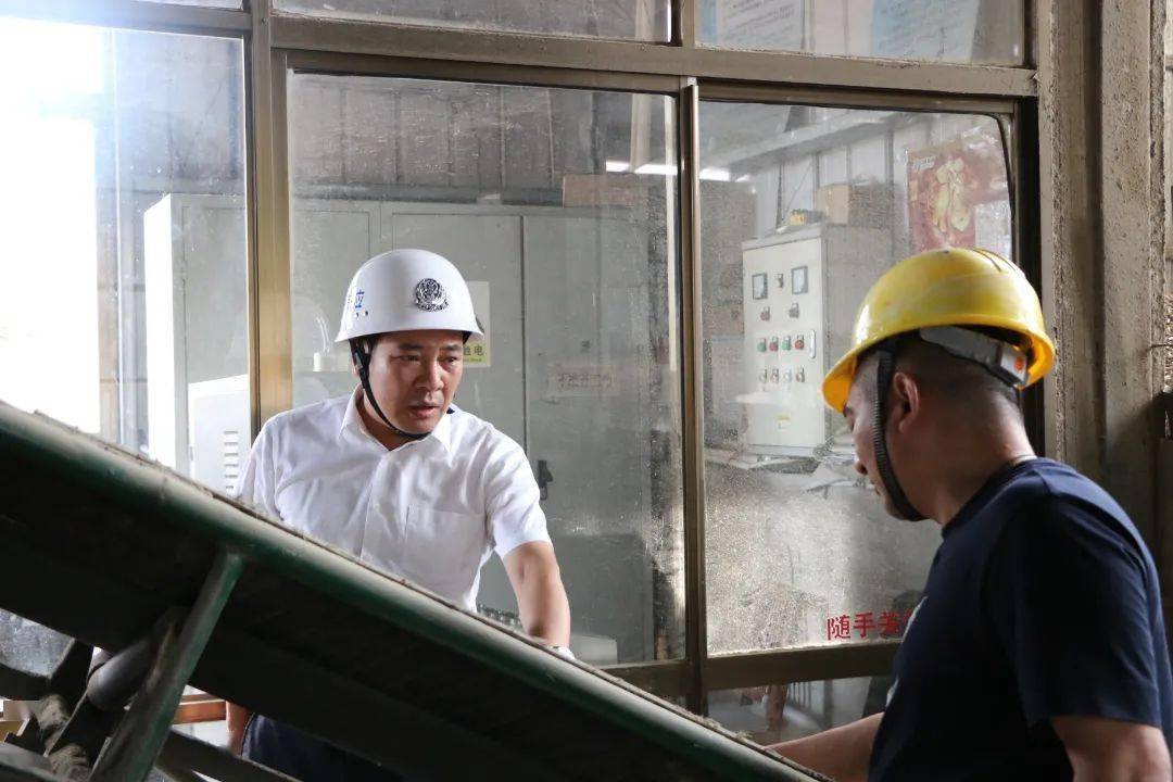 绷紧安全弦如皋市副市长顾留忠带队到东陈开展节前安全生产检查