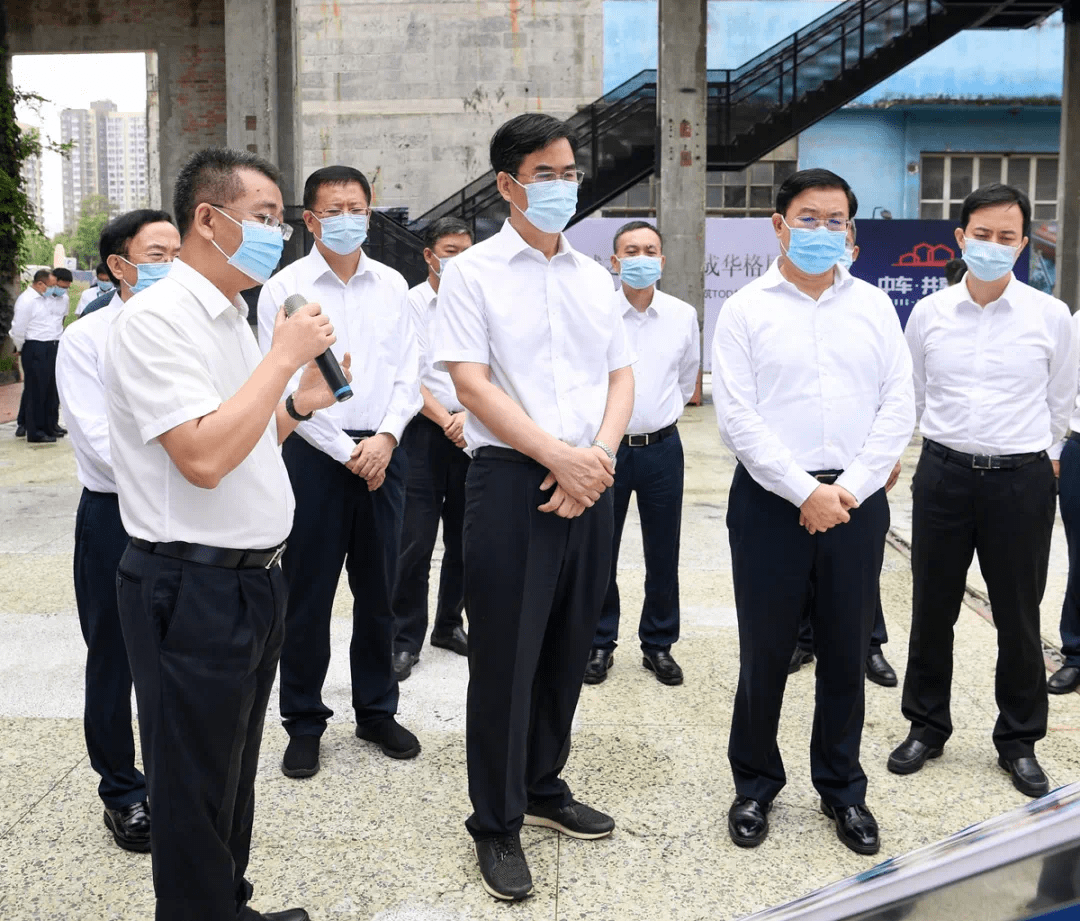 市考察调研,并参观了成都中车·共享城项目,贵州省副省长李睿参加调研