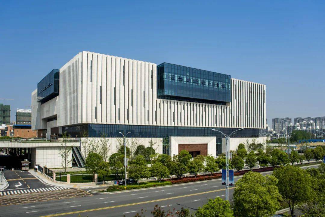 周到的服务江西省博物馆新馆正式开馆了去年9月底秋天的脚步来到了