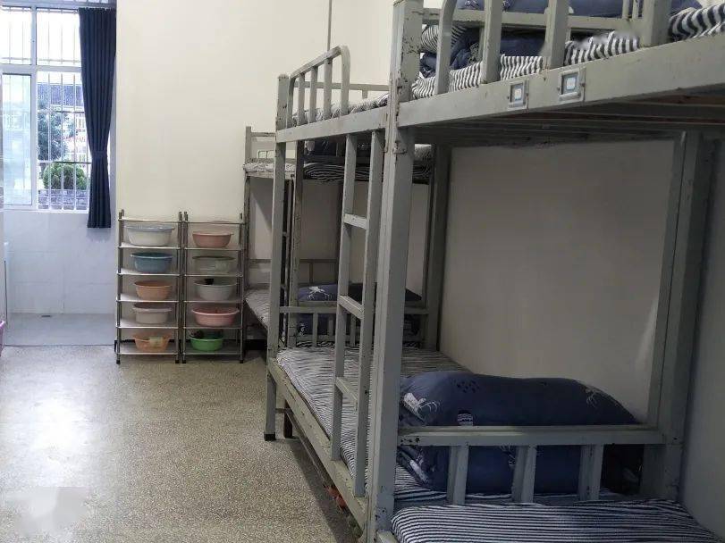 落实"6t"管理 创文明温馨宿舍