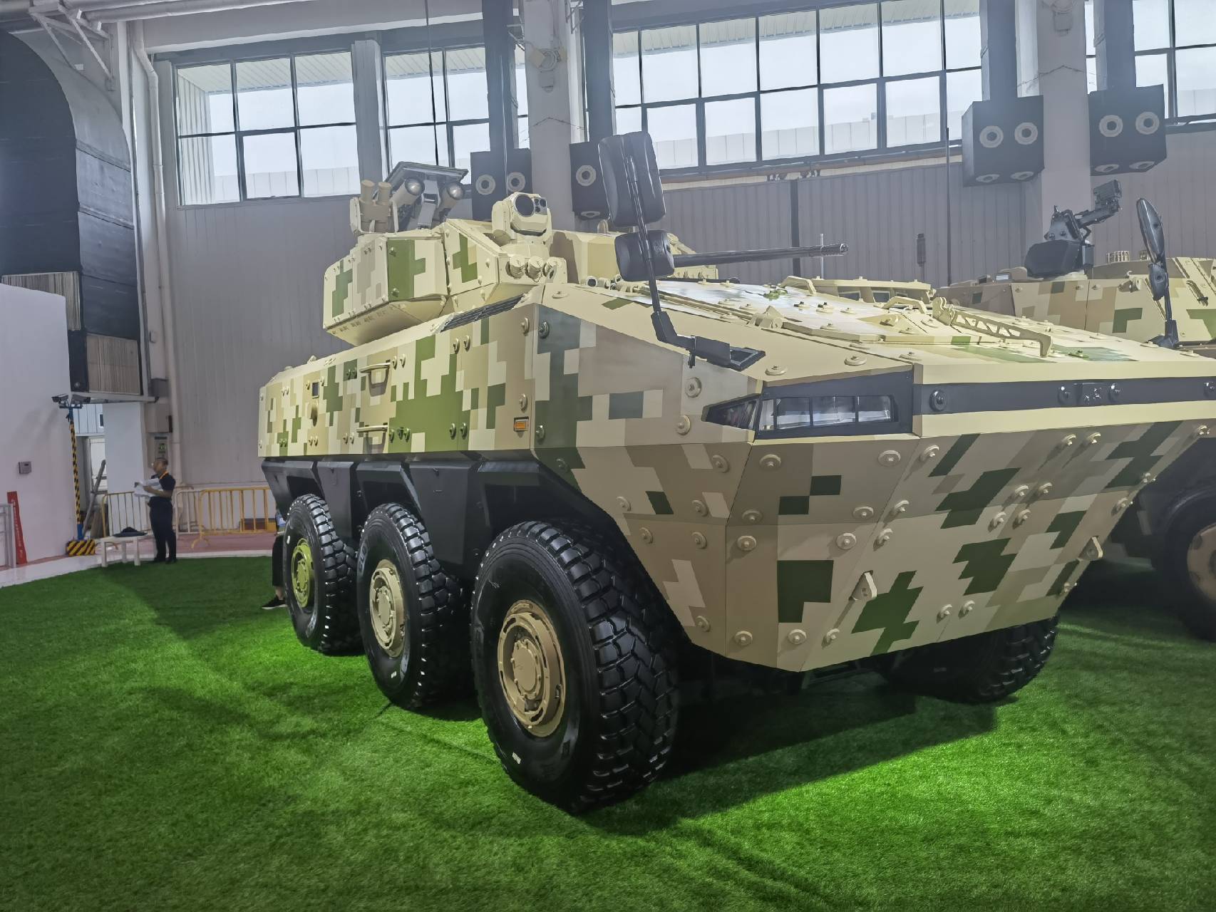 vn22轮式装甲车火力增强型防护突击车171e型122毫米自行加榴炮vt4主战