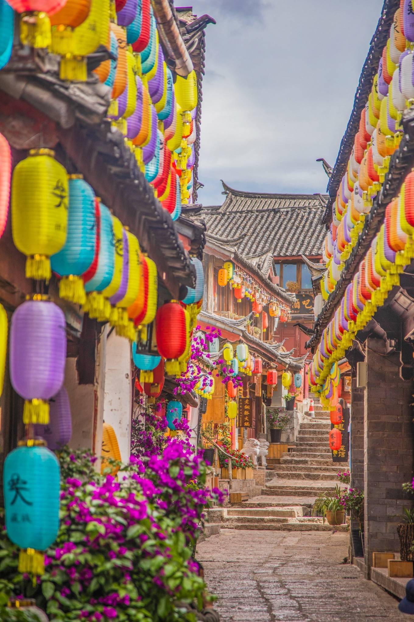 从丽江到泸沽湖,水性杨花开满六月天_古城