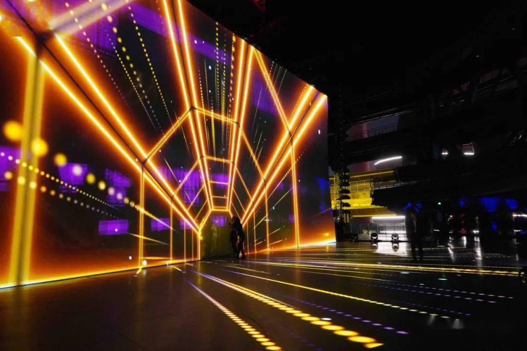 灯光秀动图秀科技感未来感爆棚科幻大会今晚开幕一起去探营