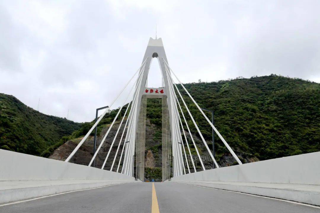 白郧汉江大桥通车