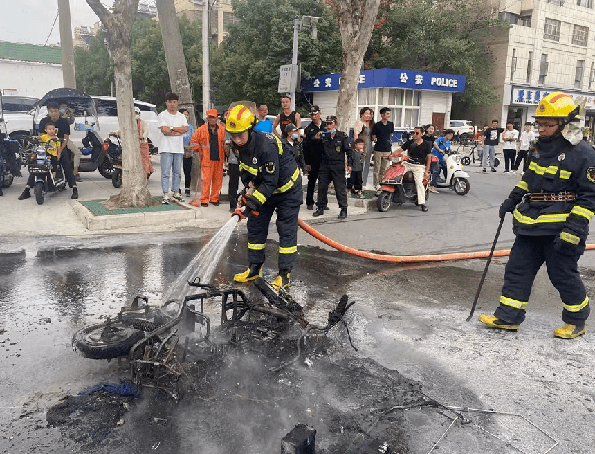 電動車載著電瓶滿街跑,結果悲劇了……_鋰電池