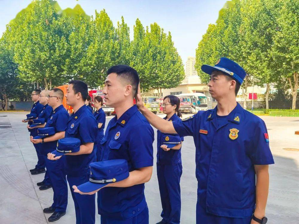 鏈接: 專職消防員領章,肩章佩戴與備勤服系列服裝穿