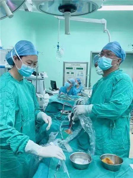 网友|冲上热搜！青岛一医生变身“钢铁侠”！网友：受过伤，真的知道这个疼……