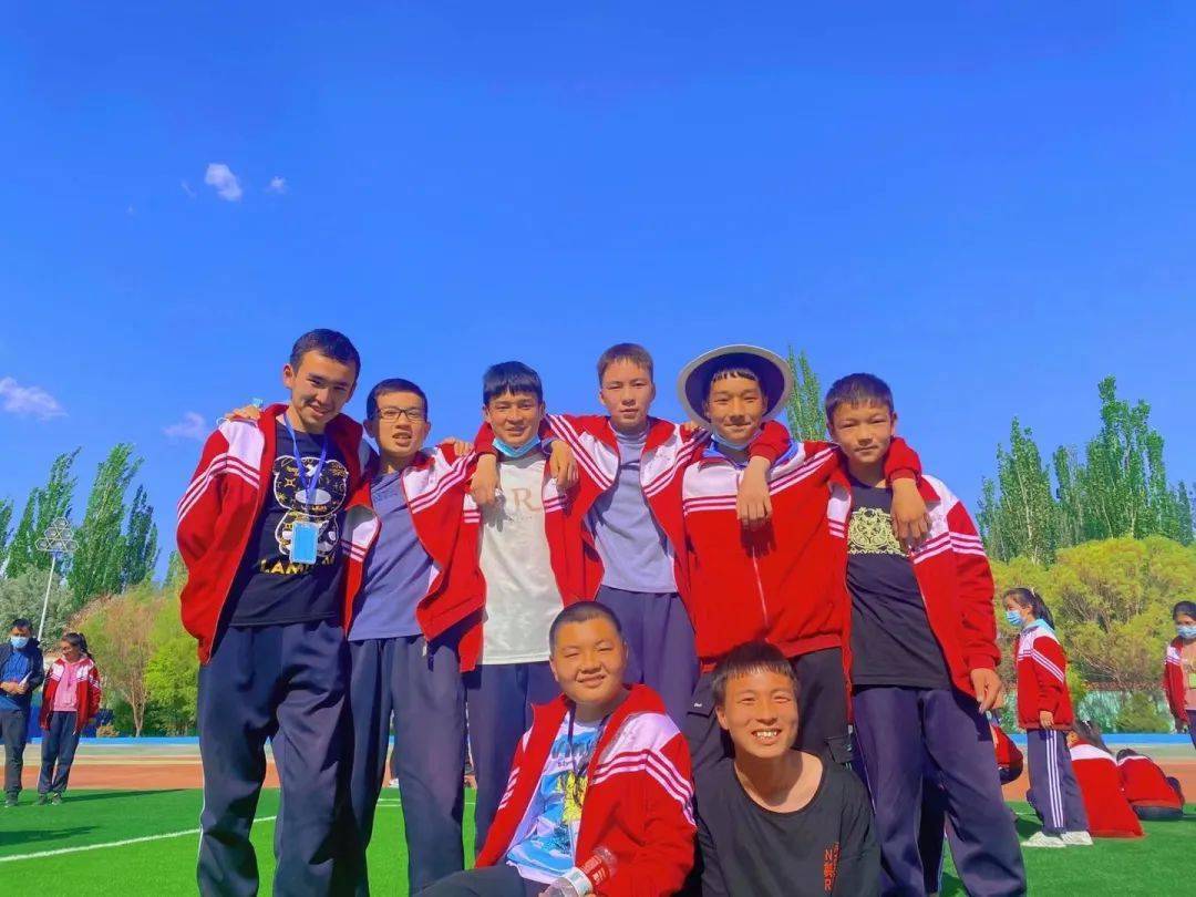 乌恰县实验中学照片▲黑孜苇中学▲尼勒克第一中学援疆路长,援疆