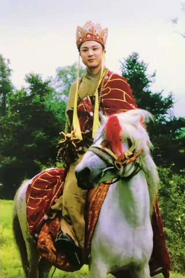 这个模样才是能让女儿国国王动心的啊～徐少华当时是冲着小白龙角色来