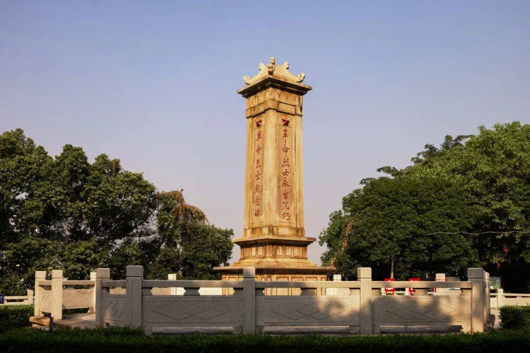 安溪县举行2021年烈士纪念日敬献花篮仪式